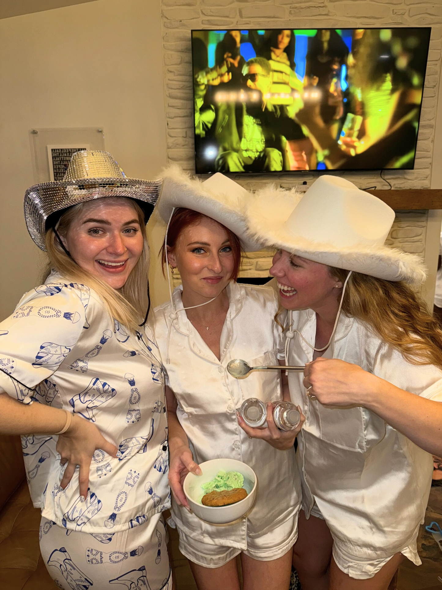 Cowgirl Hat - White with Feathers